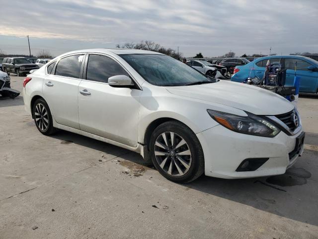 1N4AL3AP6HC225290 - 2017 NISSAN ALTIMA 2.5 WHITE photo 4