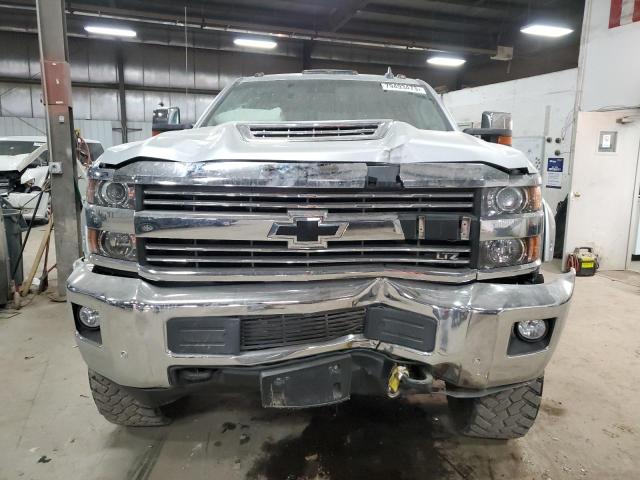 1GC1KWEY2JF177230 - 2018 CHEVROLET SILVERADO K2500 HEAVY DUTY LTZ SILVER photo 5