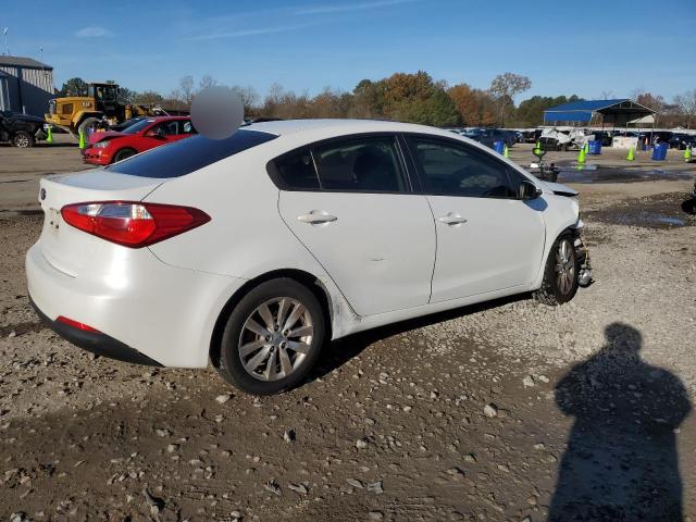 KNAFX4A61F5337818 - 2015 KIA FORTE LX WHITE photo 3