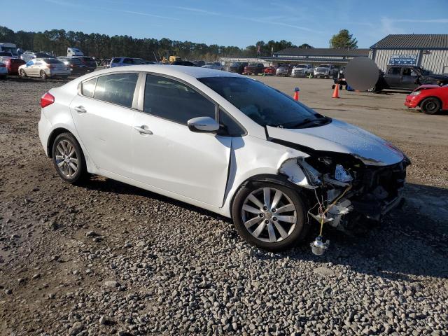 KNAFX4A61F5337818 - 2015 KIA FORTE LX WHITE photo 4