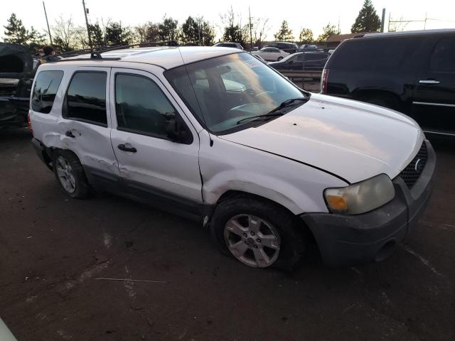 1FMYU93165KE31451 - 2005 FORD ESCAPE XLT WHITE photo 4