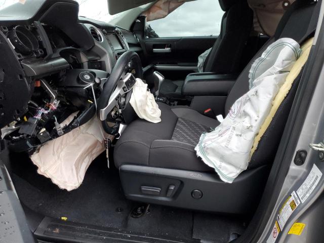 5TFUW5F18JX761509 - 2018 TOYOTA TUNDRA DOUBLE CAB SR/SR5 SILVER photo 7