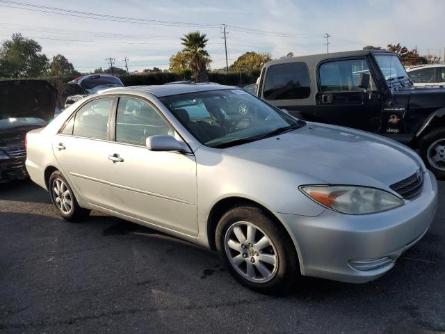 JTDBE30K620054404 - 2002 TOYOTA CAMRY LE SILVER photo 4