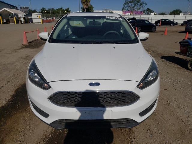 1FADP3H24HL296063 - 2017 FORD FOCUS SEL WHITE photo 5