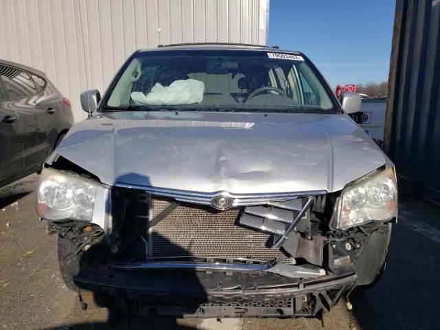 2A4RR5D16AR285463 - 2010 CHRYSLER TOWN & COU TOURING 银色 照片 5