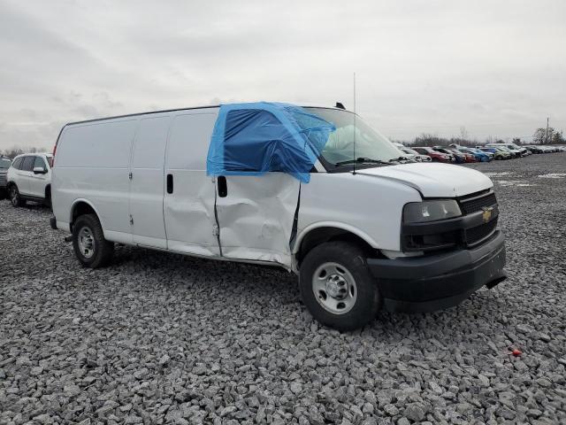 1GCWGBFP2J1333110 - 2018 CHEVROLET EXPRESS G2 WHITE photo 4