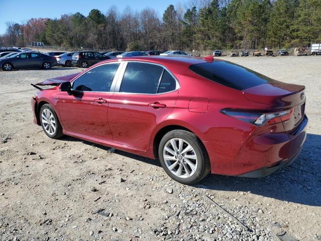 4T1C11AK6NU067150 - 2022 TOYOTA CAMRY LE RED photo 2