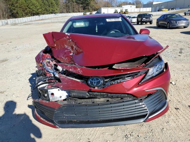 4T1C11AK6NU067150 - 2022 TOYOTA CAMRY LE RED photo 5