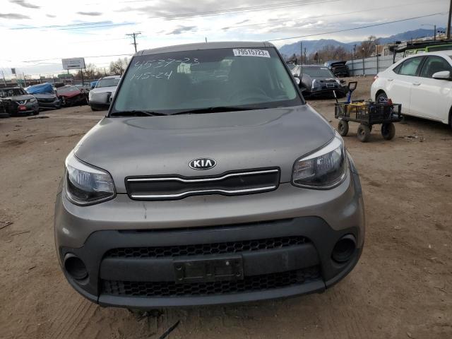 KNDJN2A25H7488270 - 2017 KIA SOUL GRAY photo 5