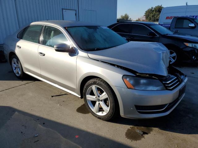 1VWBP7A37DC102564 - 2013 VOLKSWAGEN PASSAT SE SILVER photo 4