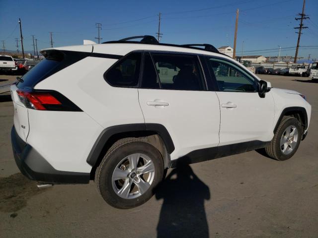 2T3W1RFV3LW099363 - 2020 TOYOTA RAV4 XLE WHITE photo 3