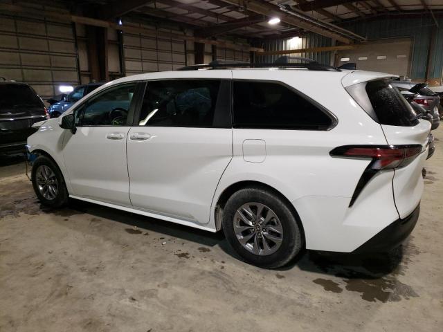 5TDKRKECXNS095765 - 2022 TOYOTA SIENNA LE WHITE photo 2