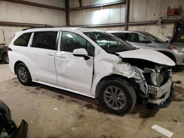 5TDKRKECXNS095765 - 2022 TOYOTA SIENNA LE WHITE photo 4