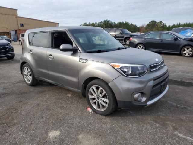 KNDJP3A56J7581430 - 2018 KIA SOUL + GRAY photo 4