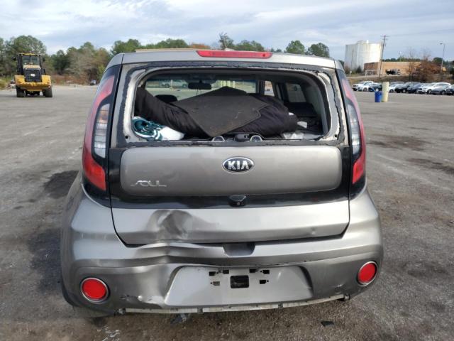 KNDJP3A56J7581430 - 2018 KIA SOUL + GRAY photo 6