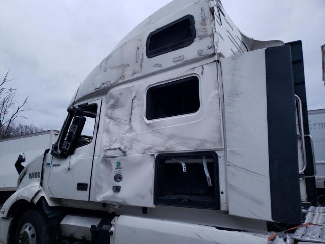 4V4NC9EH4KN905383 - 2019 VOLVO VN VNL WHITE photo 9