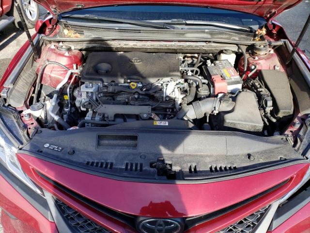 4T1B11HK2JU656871 - 2018 TOYOTA CAMRY L RED photo 11