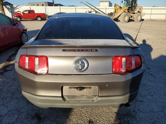 1ZVBP8AN2A5120378 - 2010 FORD MUSTANG GRAY photo 6