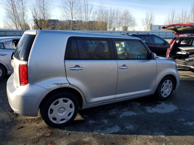 JTLKE50EX81017885 - 2008 TOYOTA SCION XB SILVER photo 3