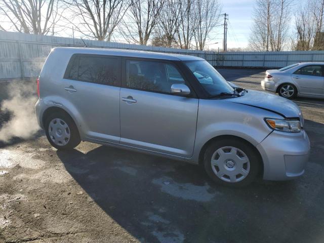 JTLKE50EX81017885 - 2008 TOYOTA SCION XB SILVER photo 4