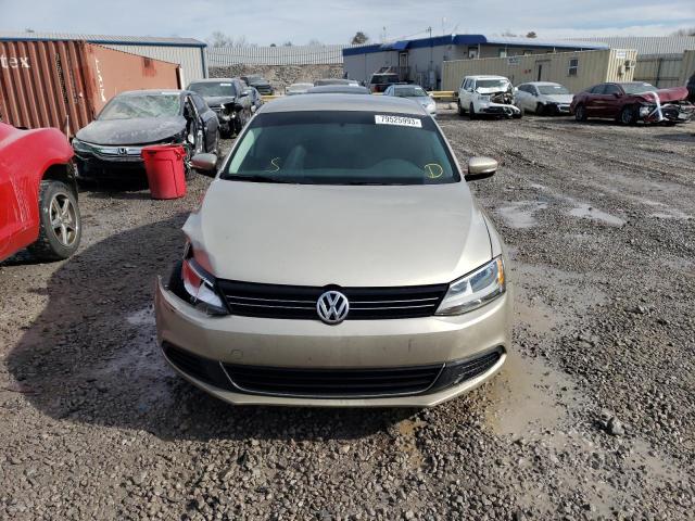 3VWDX7AJ2DM305884 - 2013 VOLKSWAGEN JETTA SE TAN photo 5