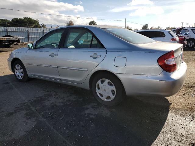 4T1BE32K42U541019 - 2002 TOYOTA CAMRY LE SILVER photo 2