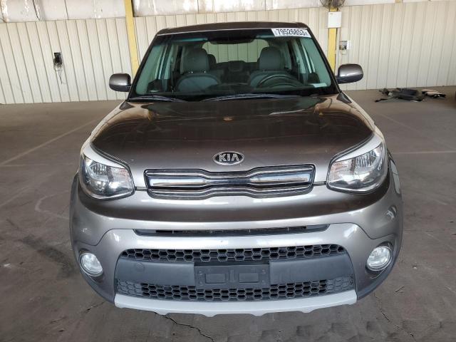 KNDJP3A59K7650399 - 2019 KIA SOUL + GRAY photo 5