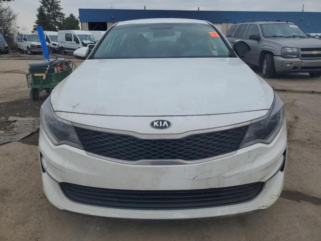 5XXGT4L33JG261240 - 2018 KIA OPTIMA LX WHITE photo 5