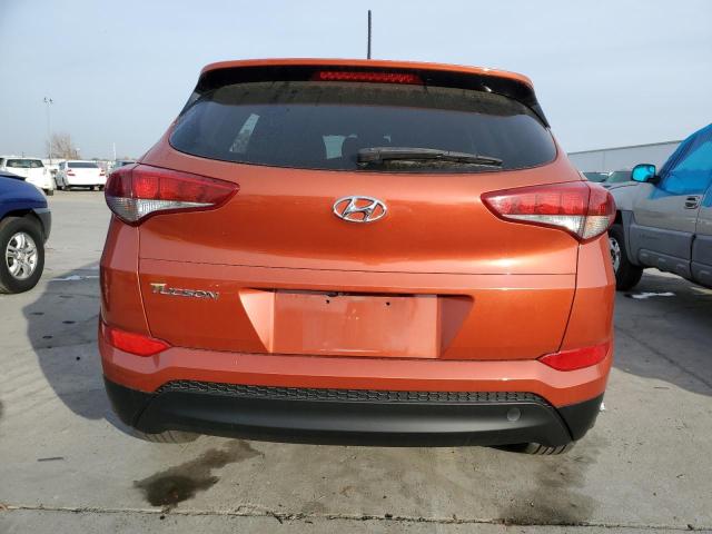 KM8J23A49HU395751 - 2017 HYUNDAI TUCSON SE ORANGE photo 6