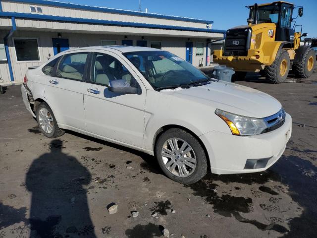 1FAHP3HN6AW264361 - 2010 FORD FOCUS SEL WHITE photo 4