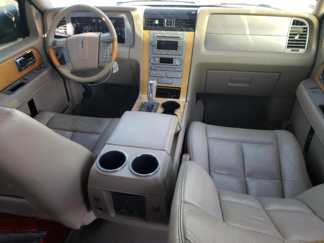 5LMFU28509EJ00392 - 2009 LINCOLN NAVIGATOR თეთრი ფოტო 8