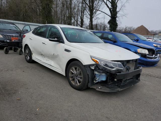 5XXGT4L31LG389317 - 2020 KIA OPTIMA LX WHITE photo 4