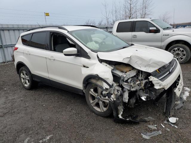 1FMCU9G96EUC70601 - 2014 FORD ESCAPE SE WHITE photo 4