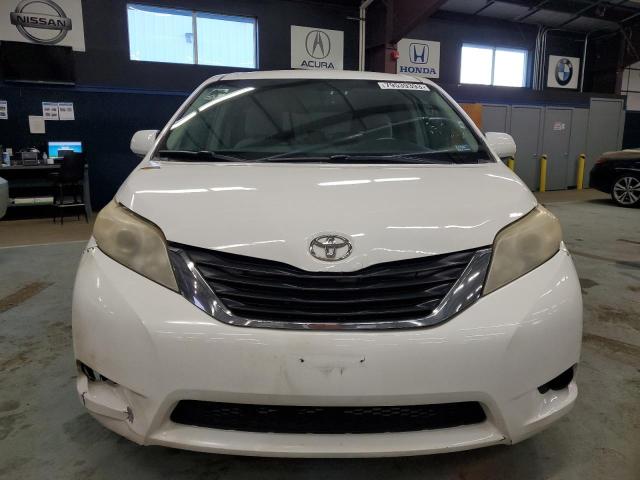 5TDKK3DCXDS375664 - 2013 TOYOTA SIENNA LE WHITE photo 5