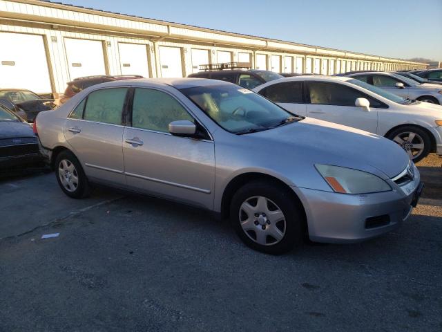 1HGCM564X7A217862 - 2007 HONDA ACCORD LX SILVER photo 4