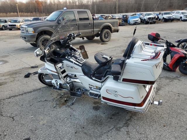 1HFSC2233TA801108 - 1996 HONDA GL1500 SE12 WHITE photo 3