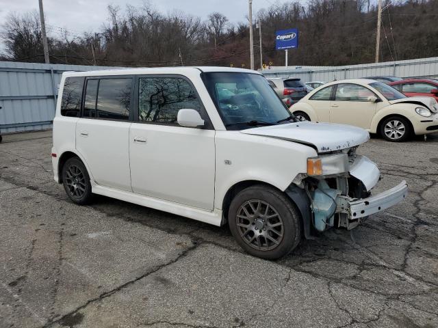 JTLKT324X64096226 - 2006 TOYOTA SCION XB WHITE photo 4