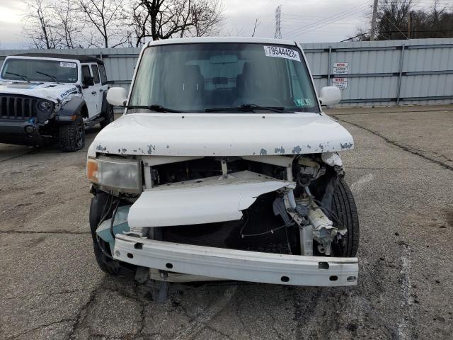 JTLKT324X64096226 - 2006 TOYOTA SCION XB WHITE photo 5