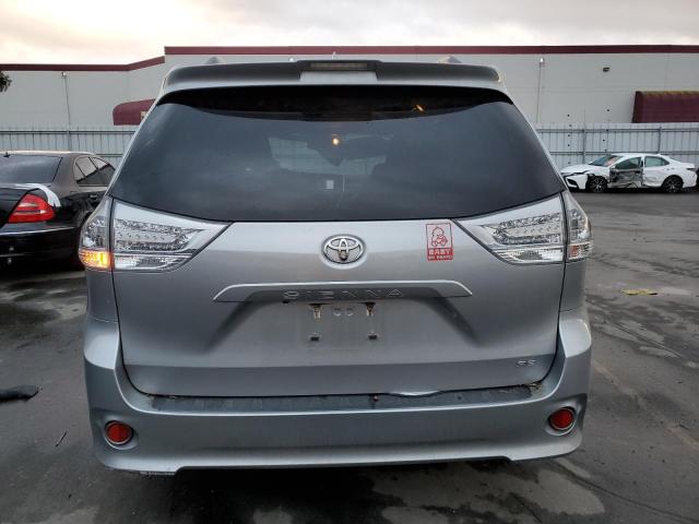 5TDXZ3DC5JS914849 - 2018 TOYOTA SIENNA SE SILVER photo 6