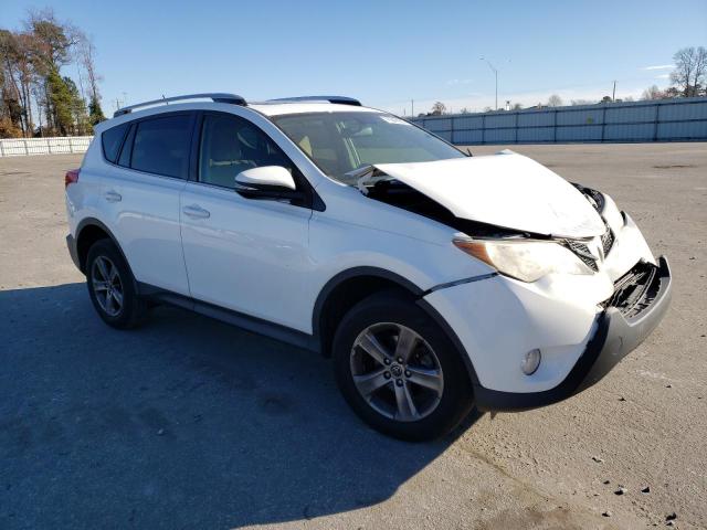 JTMWFREV2FJ045638 - 2015 TOYOTA RAV4 XLE WHITE photo 4