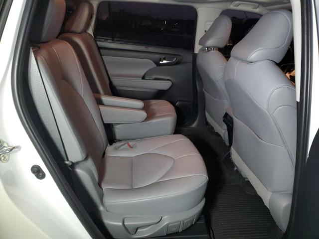 5TDHZRAH5LS512873 - 2020 TOYOTA HIGHLANDER XLE WHITE photo 11