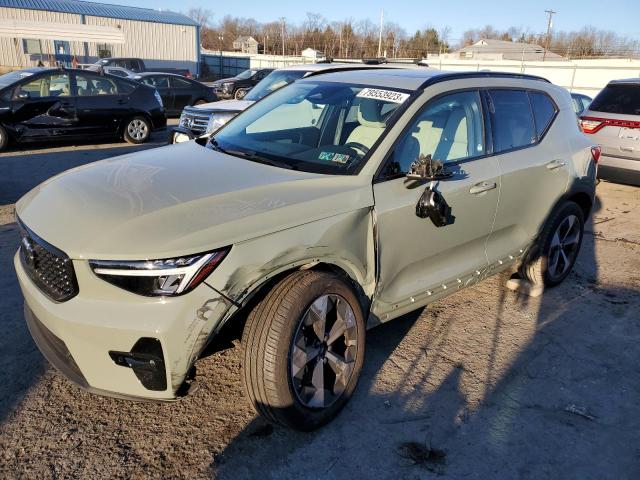 YV4L12UW0P2000967 - 2023 VOLVO XC40 PLUS GREEN photo 1