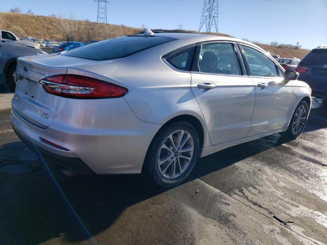 3FA6P0HD5KR258309 - 2019 FORD FUSION SE GRAY photo 3