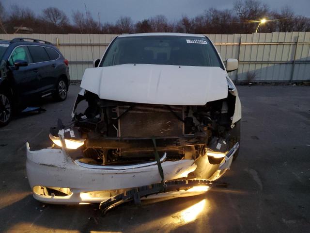 2C4RC1BGXCR176059 - 2012 CHRYSLER TOWN & COU TOURING WHITE photo 5