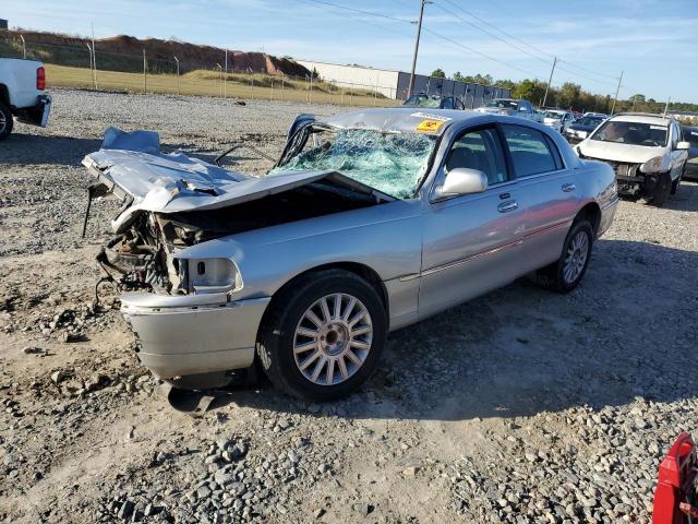 2004 LINCOLN TOWN CAR EXECUTIVE, 