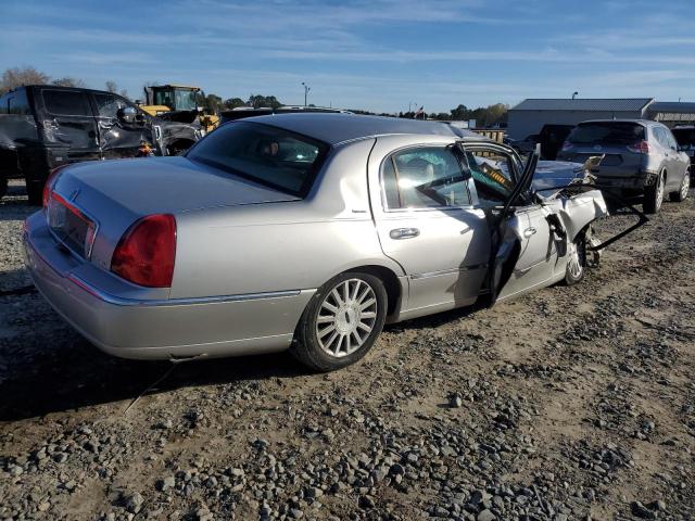 1LNHM81WX4Y653804 - 2004 LINCOLN TOWN CAR EXECUTIVE SILVER photo 3