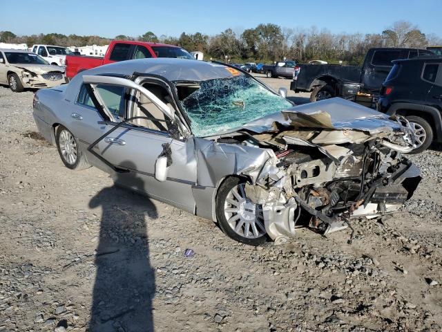 1LNHM81WX4Y653804 - 2004 LINCOLN TOWN CAR EXECUTIVE SILVER photo 4