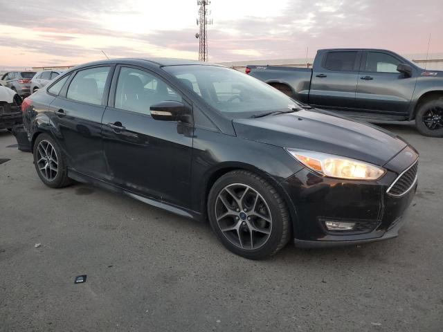 1FADP3F27FL324485 - 2015 FORD FOCUS SE BLACK photo 4