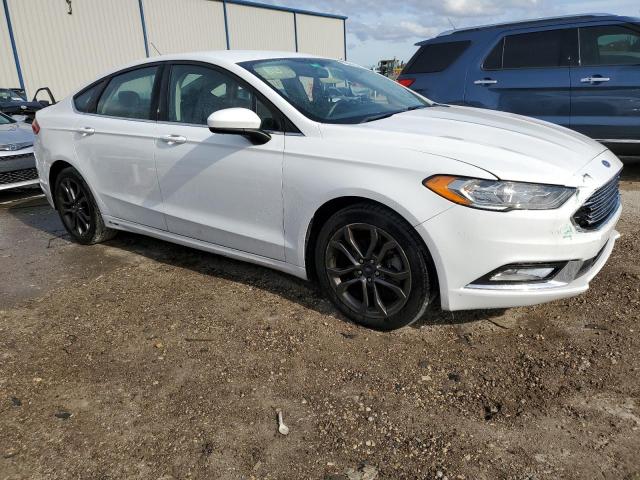 3FA6P0HD3JR283658 - 2018 FORD FUSION SE WHITE photo 4