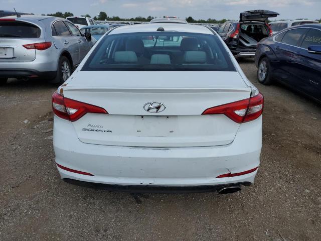 5NPE24AF6FH083052 - 2015 HYUNDAI SONATA SE WHITE photo 6